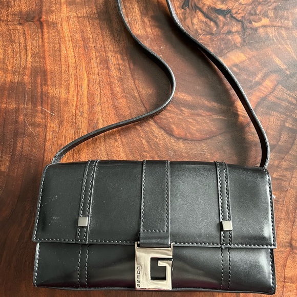 SOLD GUESS small shoulder bag. Good condition. - Picture 1 of 4